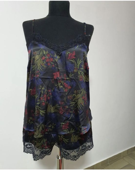 Set lenjerie de corp satinata C&A, top cu dantela si pantaloni scurti,