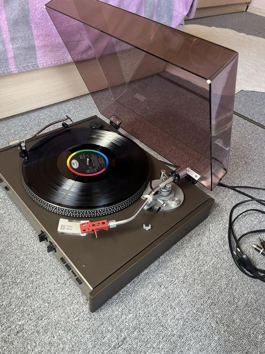 Прекрасен грамофон SIEMENS RW-555 direct deive