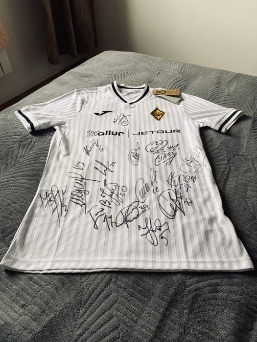 Футболка Кайрат с автографами