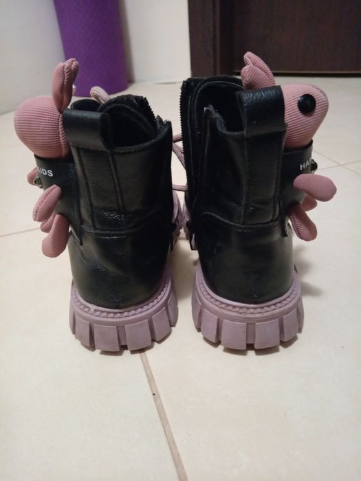 Детски обувки със зайчета