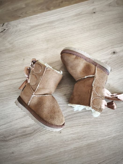 Ugg bebe mărimea 19