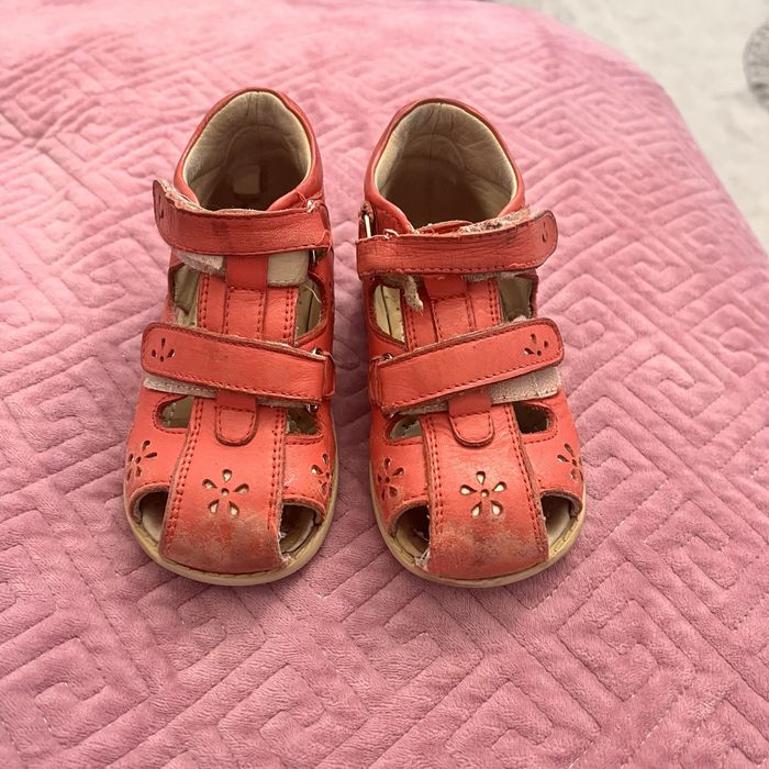 Продам Кожаные ортопедические сандали для девочек