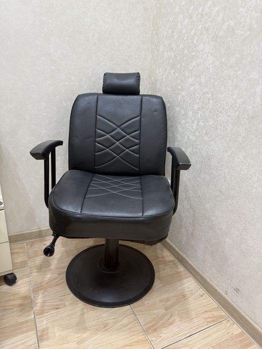 Salon uchun kreslo  bn shkafli stol sotiladi