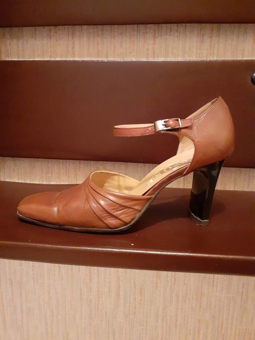 Продажа обувь и платья