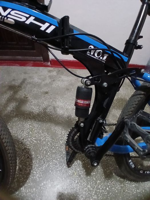 Vand bicicleta,manusi de box si tibiere