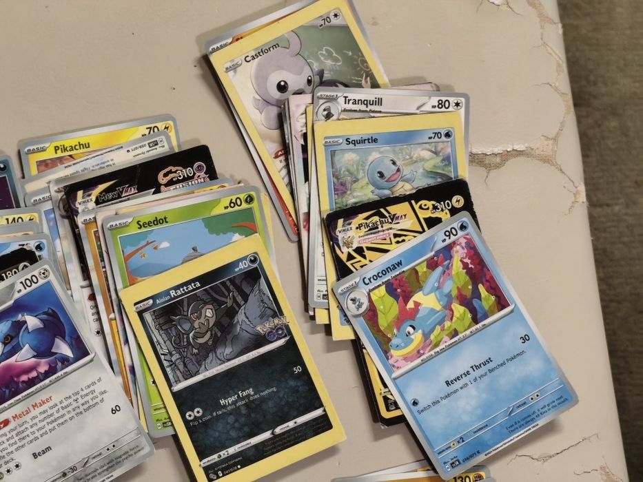 Оригинални  Pokemon карти 69 броя