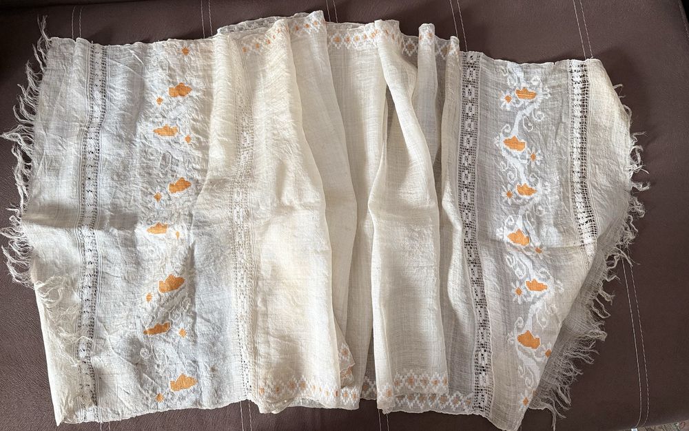 Maramă tradițională românească – veche, cusută manual