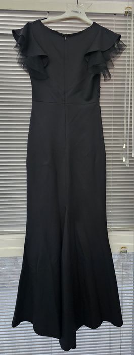 Дълга черна рокля