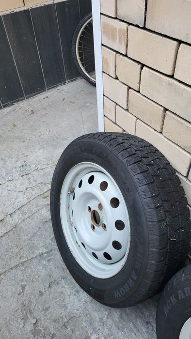 Б/у зимние резины с дисками без шипов