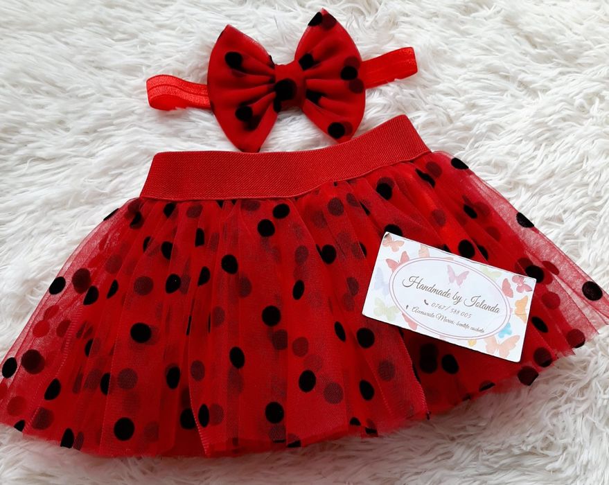 Fusta tull roșie buline negre