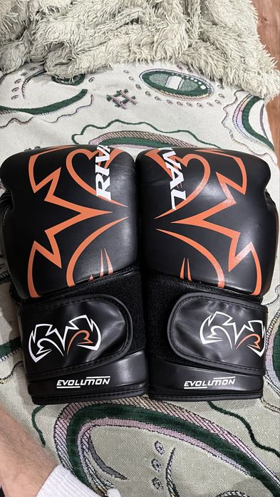 Rival RS11V перчатки для бокса
