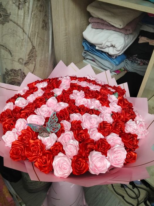 Шикарная 101 роза из лент