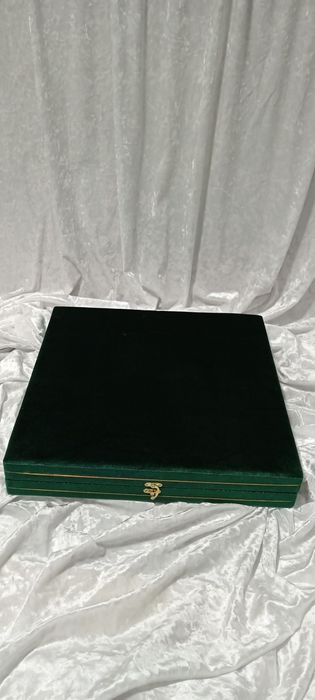 Futlar Karobkalar . Siz hohlagan razmerda xiberamiz.