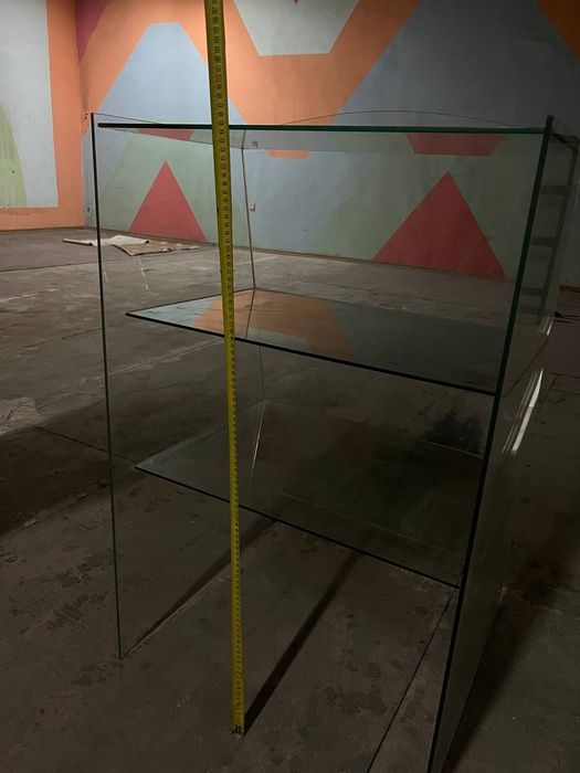 Витрины стеклянные