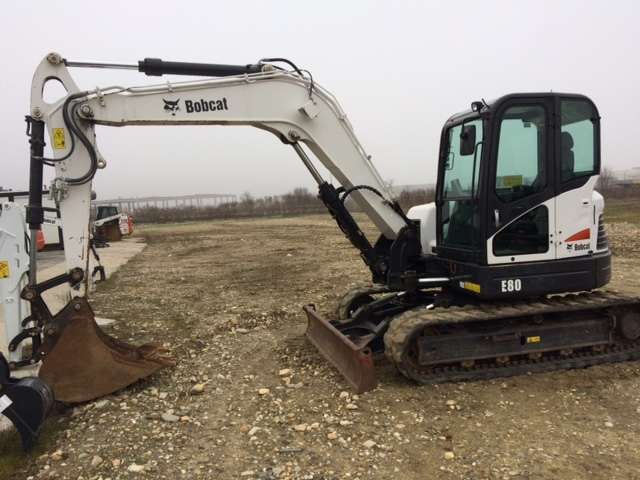 Inchiriem excavator 17,5 tone pneuri, senile, 8 tone senile