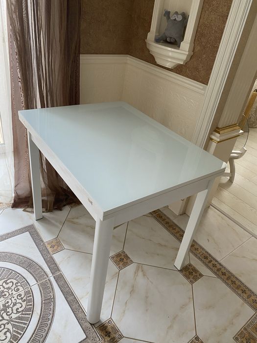 Продам кухонный стол, сверху стекло