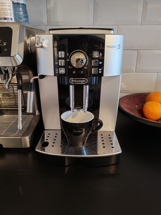 Se vinde ,Aparat cafea folosit doar 10 luni.