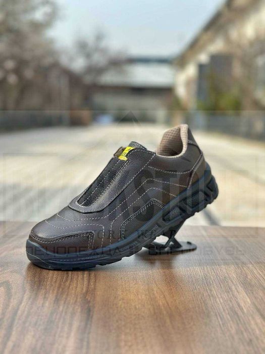 Спецобувь для тех, кто проводит весь день на ногах, рабочие, строители