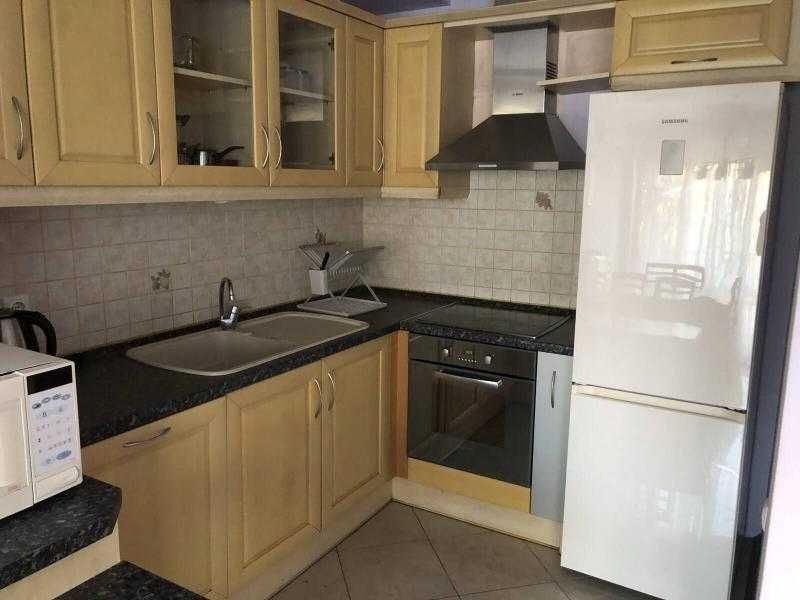 Тристаен апартамент под наем в Центъра!