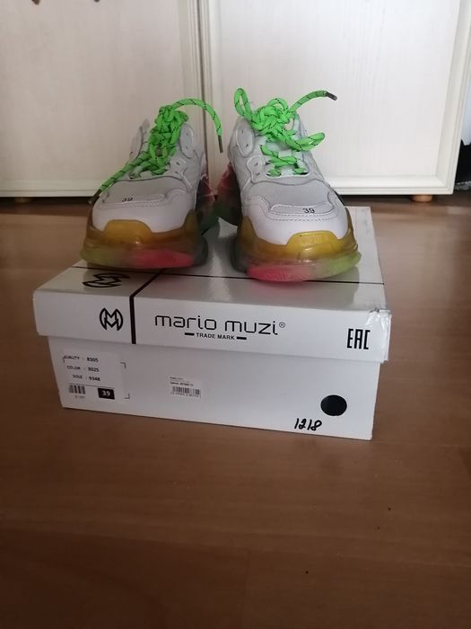 Кроссовки Женские