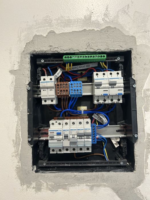 Electrician instalații electrice