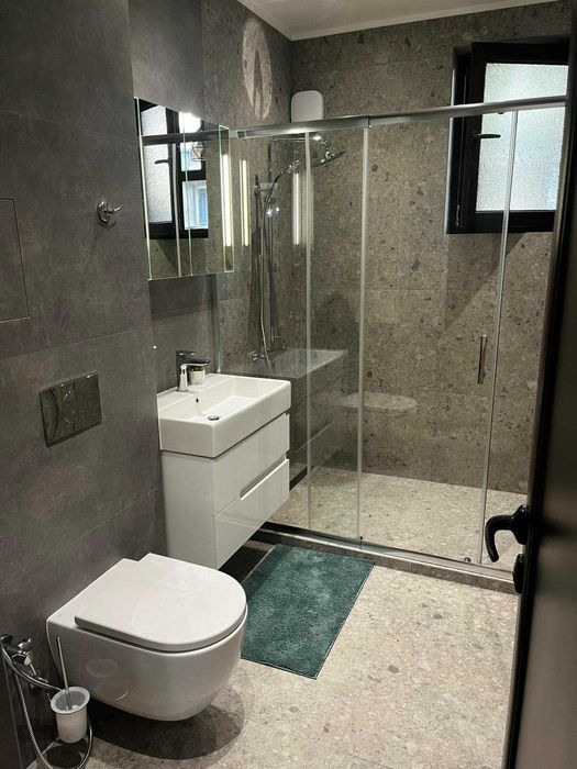 Дава се под наем Тристаен апартамент в София, Център - 100 кв.м за 1600 € - Снимка #12