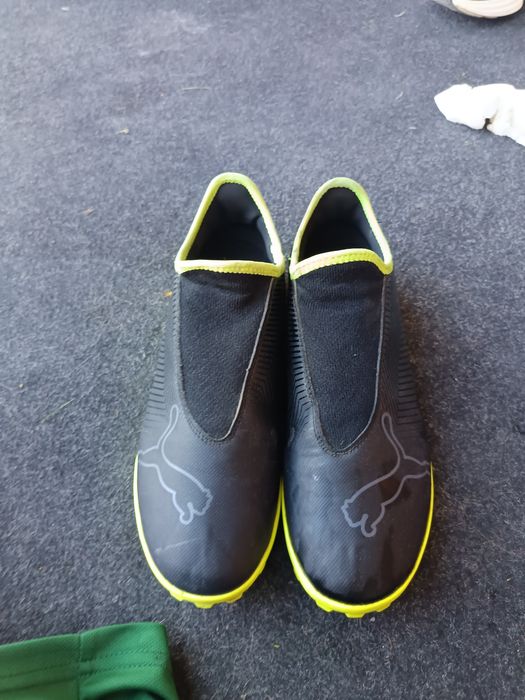 Ghete fotbal gazon sintetic Puma Finesse negru fluyellow