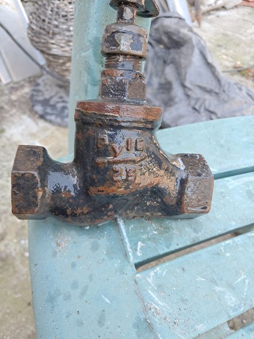 Кранове стари но работещи