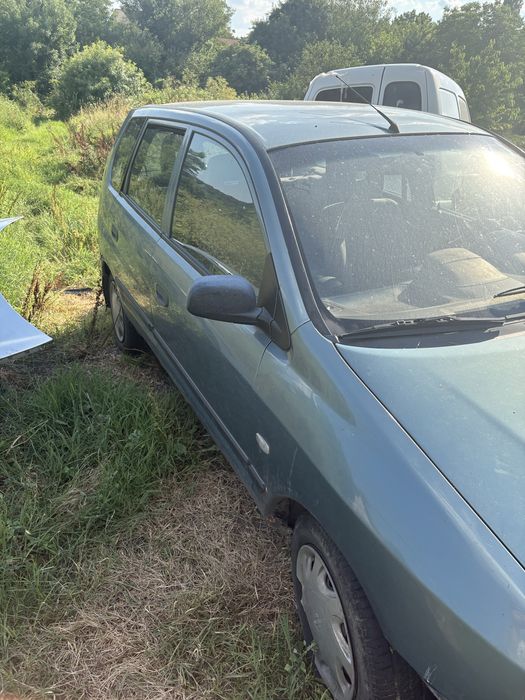 Продава се на части Mitsubishi Spce Star 2002