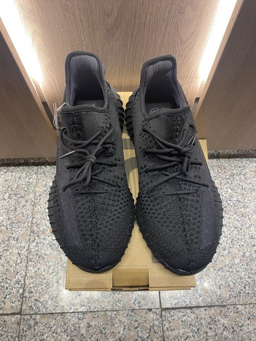 Yeezy Boost 350v2 Onyx Black