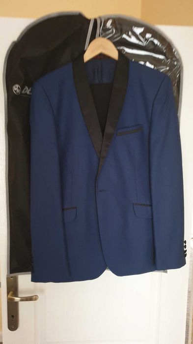 Vand costum elegant barbatesc marca DeMarco