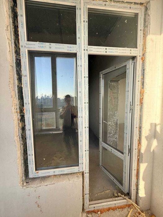 Срочно! Перегородка ПВХ с дверью и окном