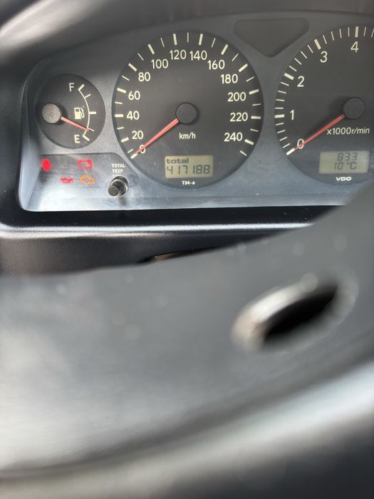 Тойота Авенсис  1999г.