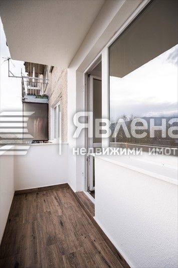 Продава 3-стаен апартамент