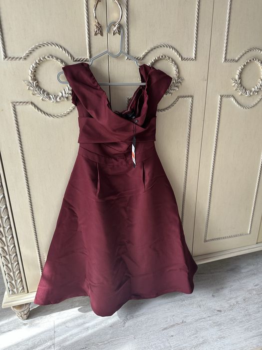 Платья с этикеткой