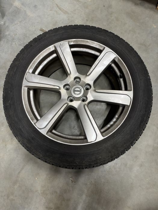 Зимни гуми и джанти Volvo 235/55/19 Nokian