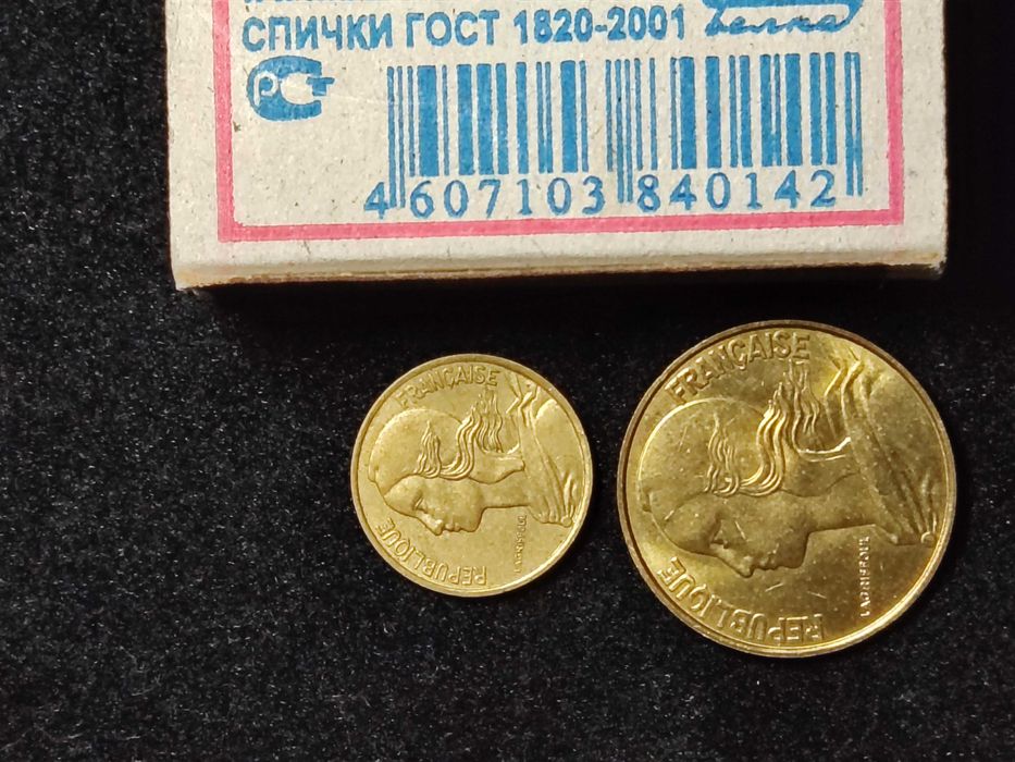монета франция обычная простая 2штуки