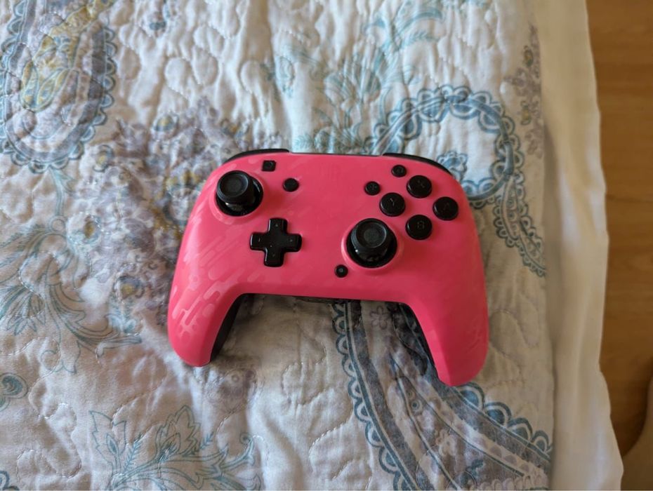 Продаю Nintendo switch плюс с играми