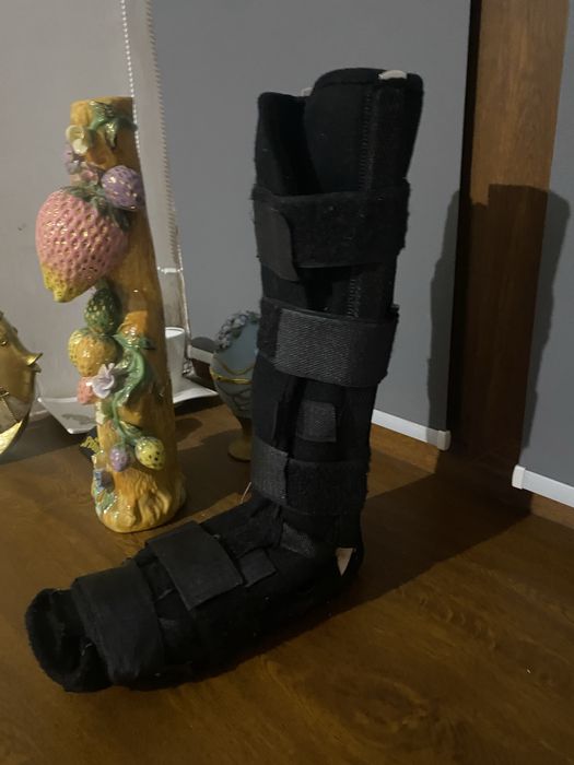 Фиксатор для ног при переломе