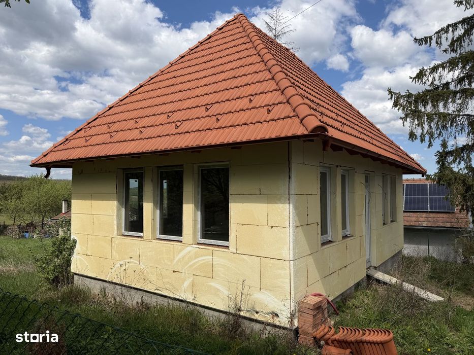Casă Construcție Nouă în Cristur, 500 mp teren cu utilități și asfalt