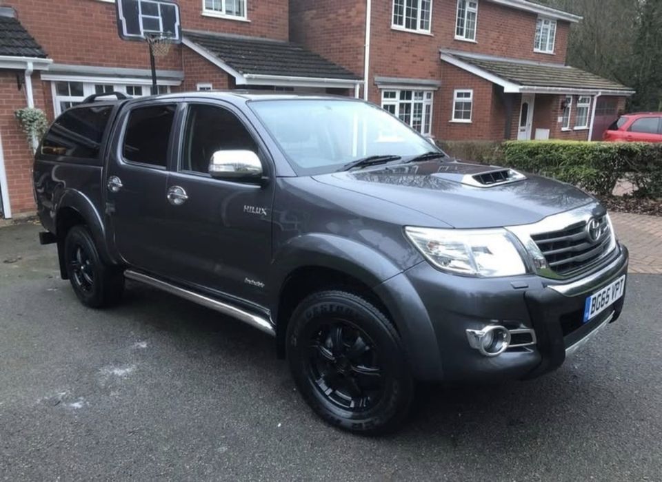 Dezmembrez Toyota Hilux 3.0 Invicible automat euro 5 2012-2015