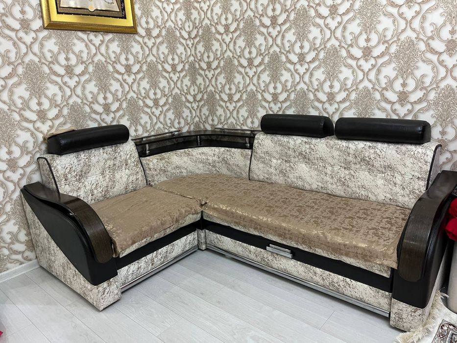 Продам диван в хорошем состояние