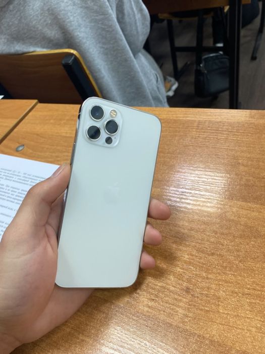 Продам  Айфон 12 про