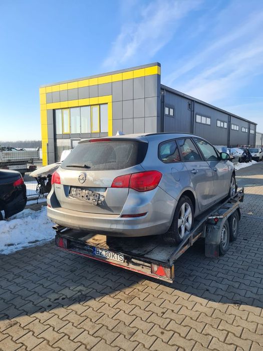 Dezmembram Opel Astra J 2.0 diesel din 2012