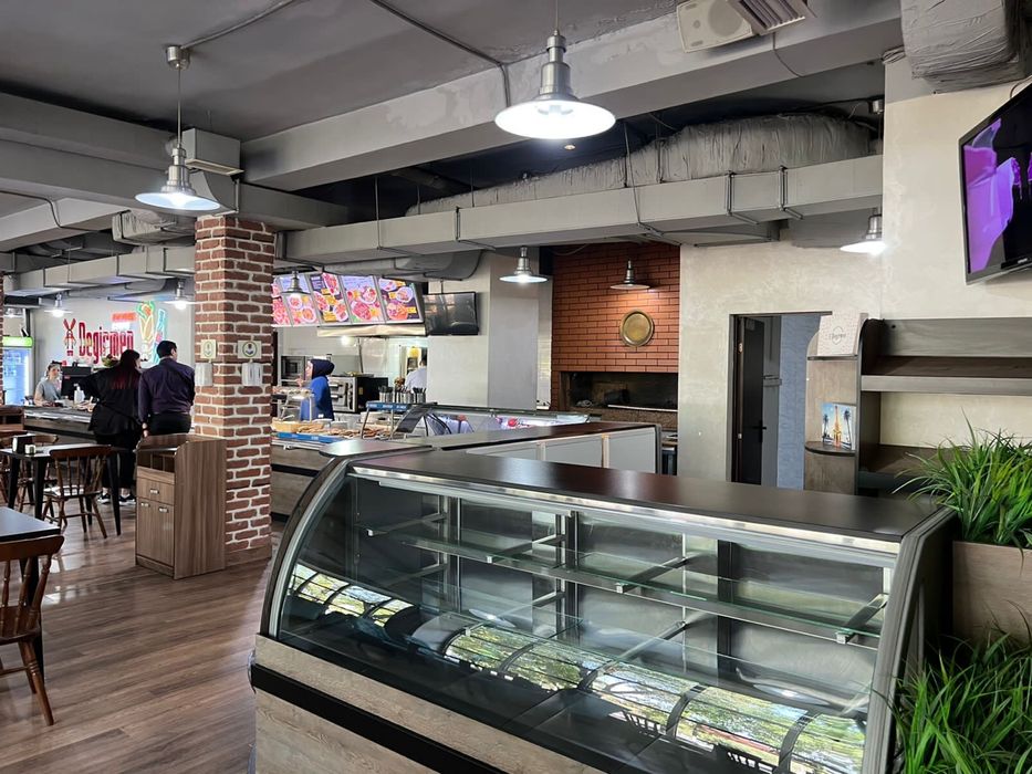 Продам действующее кафе.