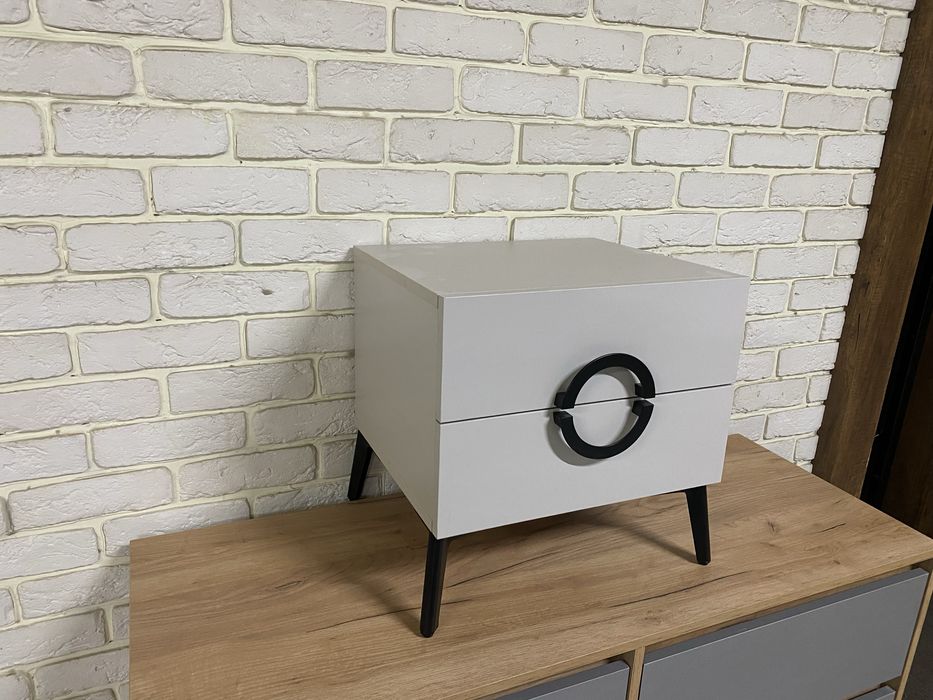 Тумбочка прикроватная