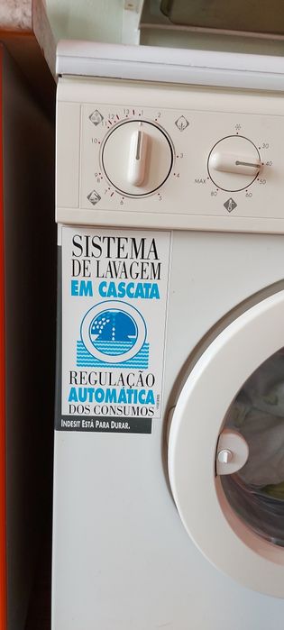 Продавам пералня Indesit