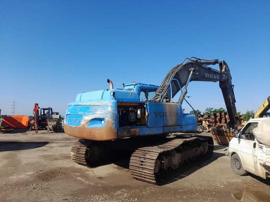 Dezmembrez excavator pe senile Volvo EC360 - piese de schimb Volvo