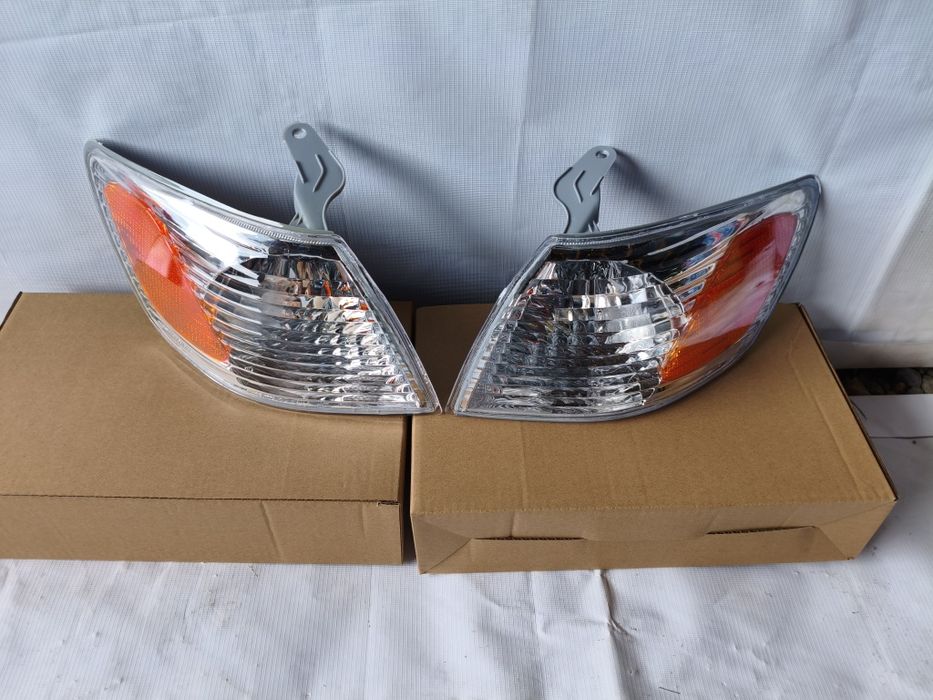 Продаю поворотники Тойота Камри 25