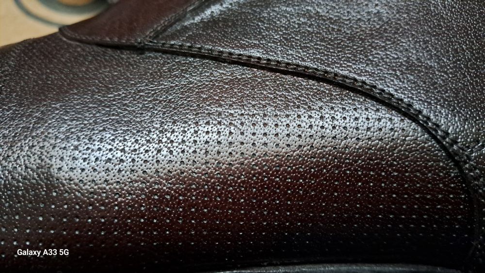 Vând pantofi Otter din piele naturală pentru bărbați. 
Marimea: 45.